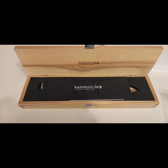 Kamikoto Premium 7" Santoku Chef Knife with Authenticity Certificate - Picture 4 of 8